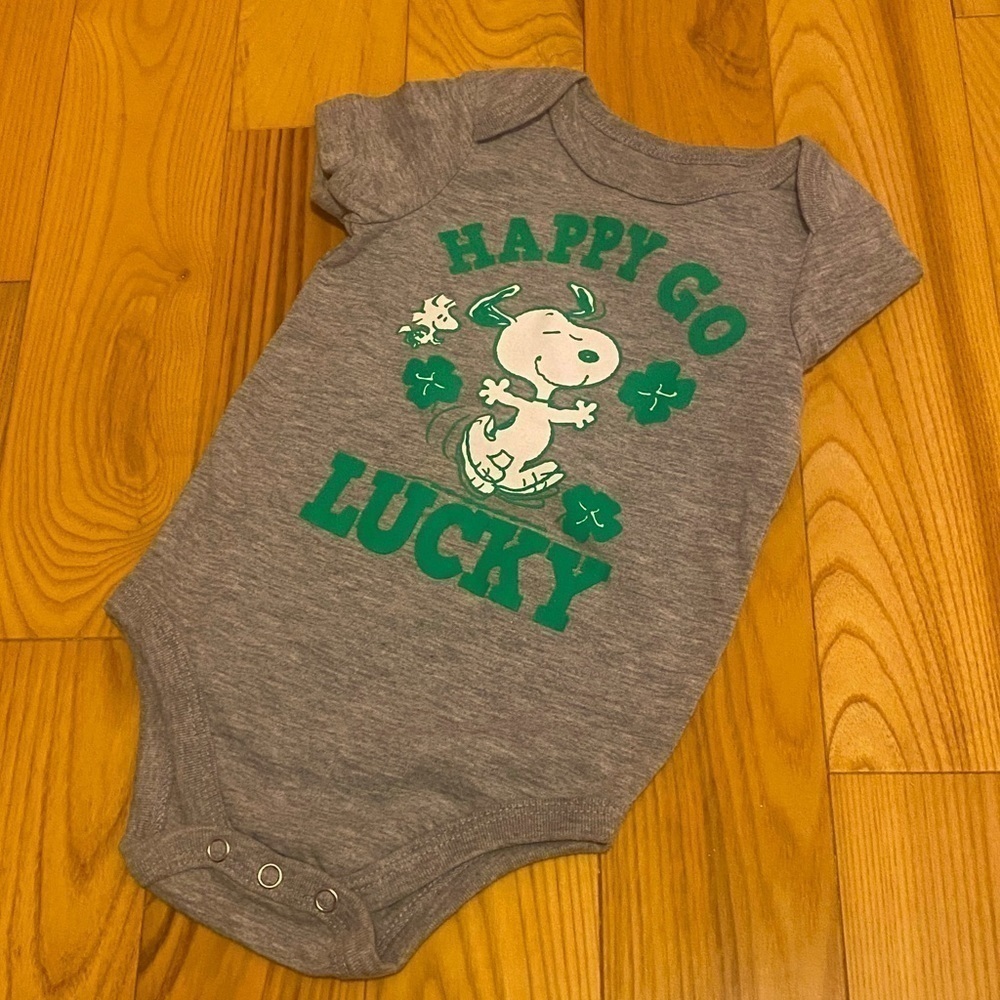 𝅺PEANUTS St Patrick’s Day lucky clover onesie